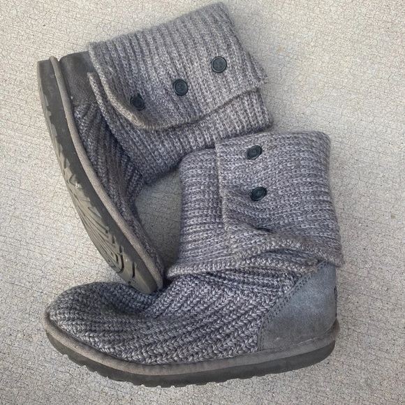 Size 5 ugg boots - Picture 1 of 3